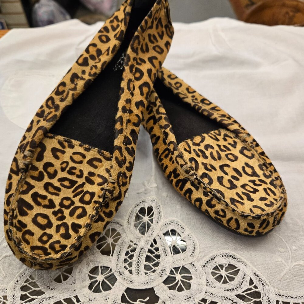 New/unworn animal print Areosoles size 10 loafers slip-ons calfhair